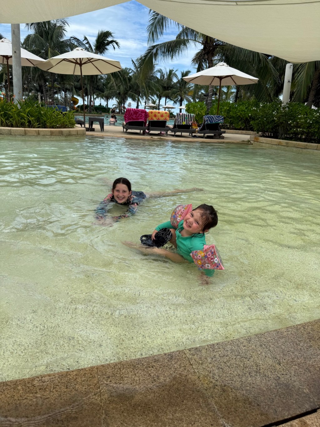 Days 20–23 – Pool Pals, Beef Skewers & Birthday Ice Cream&nbsp;🎉🏖️🍦